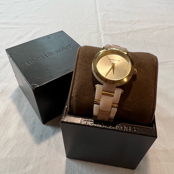 Michael Kors rose gold pale pink watch - Picture 5 of 11